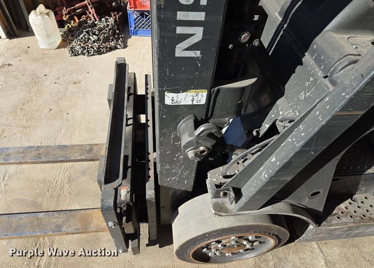 image for item EQ3728 Nissan  40 forklift
