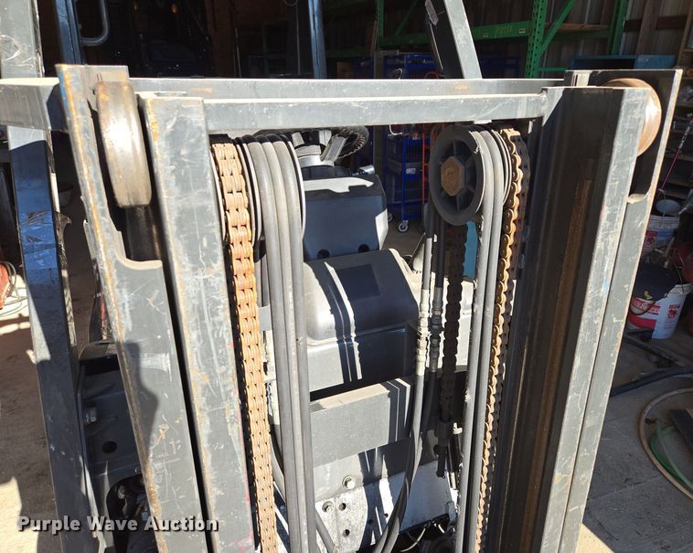 image for item EQ3728 Nissan  40 forklift