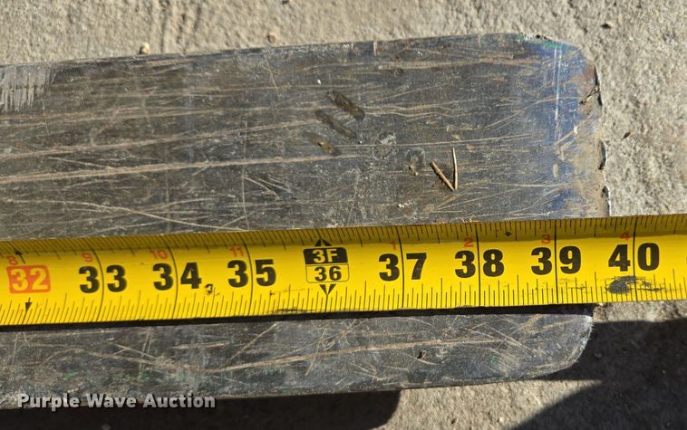 image for item EQ3728 Nissan  40 forklift