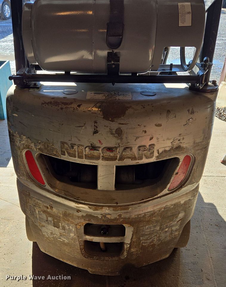 image for item EQ3728 Nissan  40 forklift