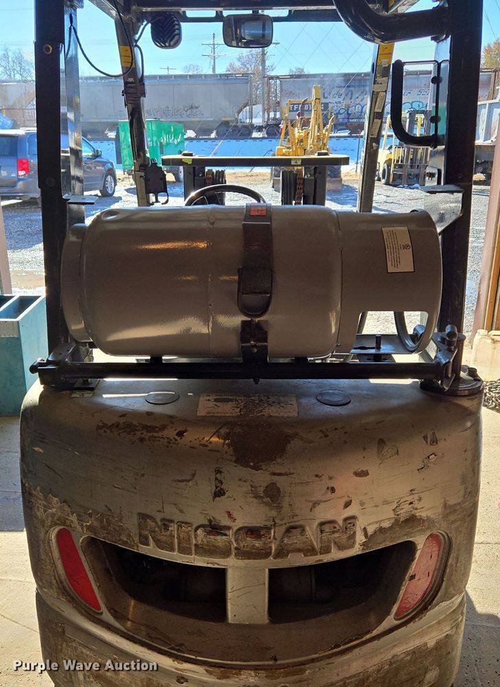 image for item EQ3728 Nissan  40 forklift