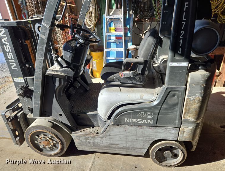 image for item EQ3728 Nissan  40 forklift