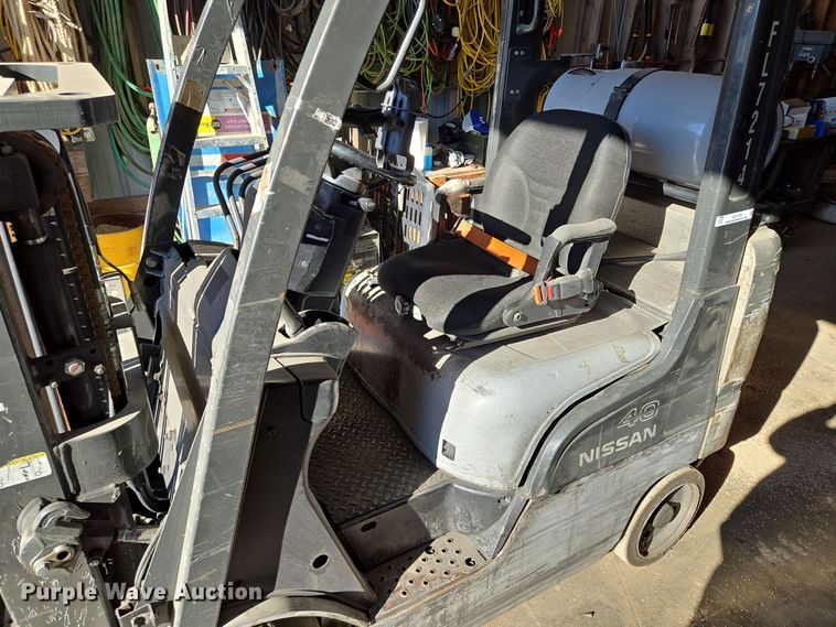image for item EQ3728 Nissan  40 forklift