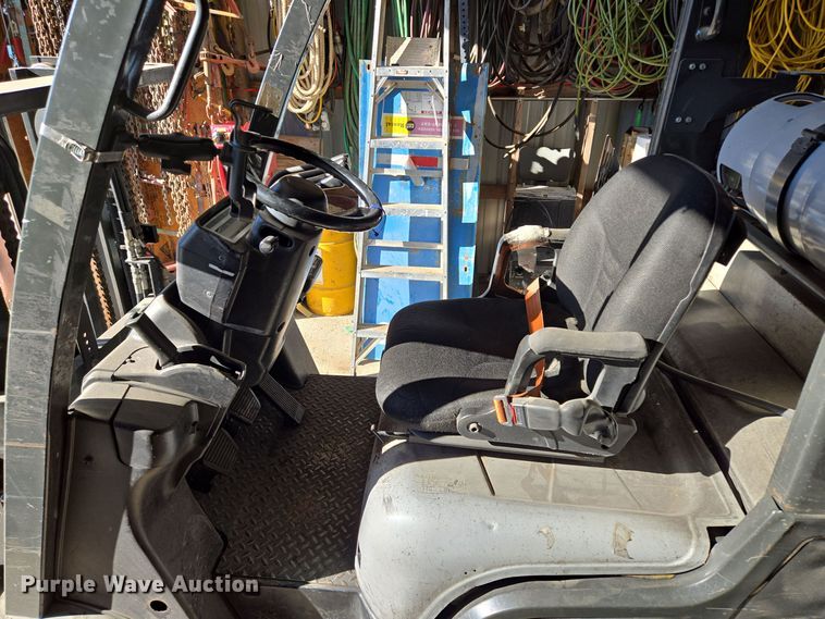 image for item EQ3728 Nissan  40 forklift