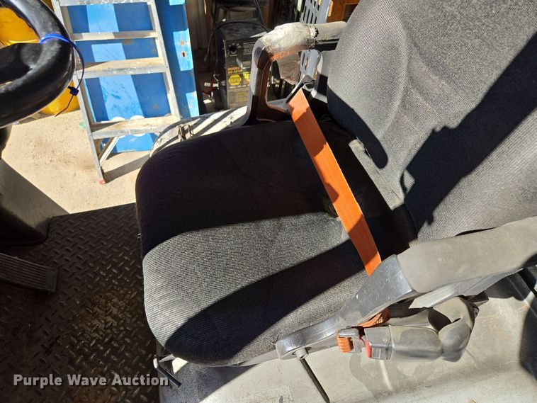 image for item EQ3728 Nissan  40 forklift