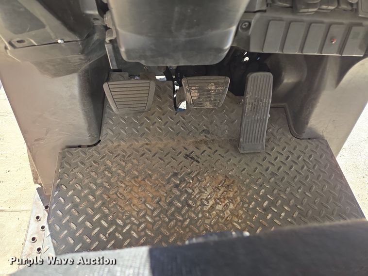 image for item EQ3728 Nissan  40 forklift