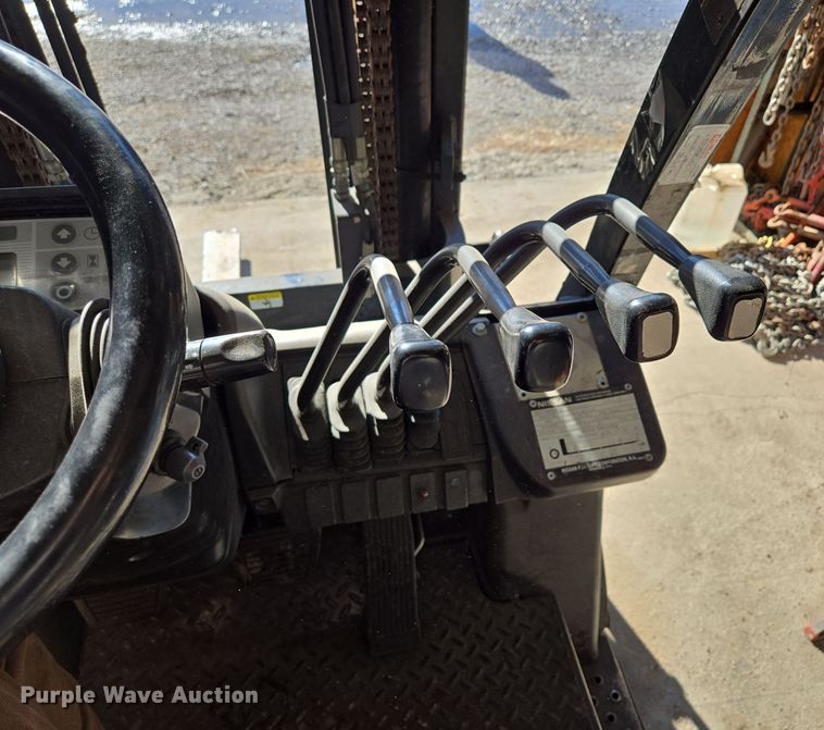 image for item EQ3728 Nissan  40 forklift