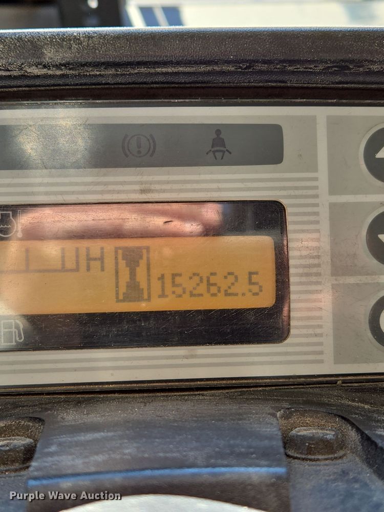 image for item EQ3728 Nissan  40 forklift