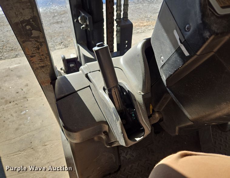 image for item EQ3728 Nissan  40 forklift