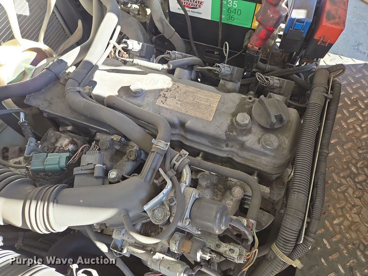 image for item EQ3728 Nissan  40 forklift