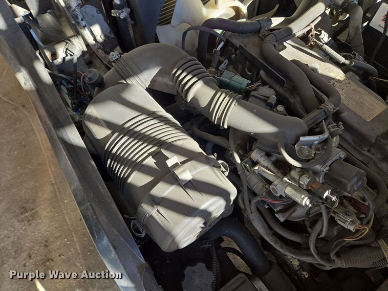 image for item EQ3728 Nissan  40 forklift