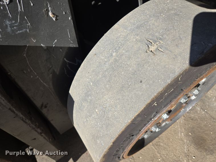 image for item EQ3728 Nissan  40 forklift