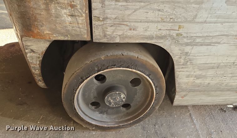 image for item EQ3728 Nissan  40 forklift