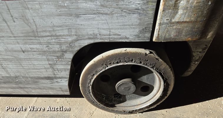 image for item EQ3728 Nissan  40 forklift