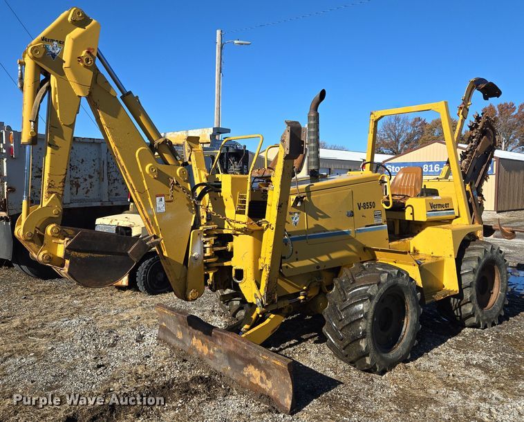 image for item EQ3729 1998 Vermeer  V-8550 trencher
