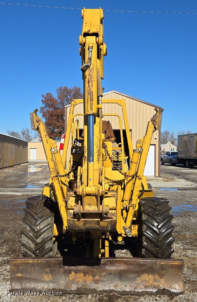image for item EQ3729 1998 Vermeer  V-8550 trencher