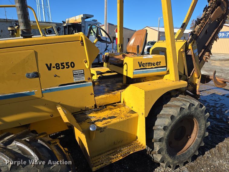 image for item EQ3729 1998 Vermeer  V-8550 trencher