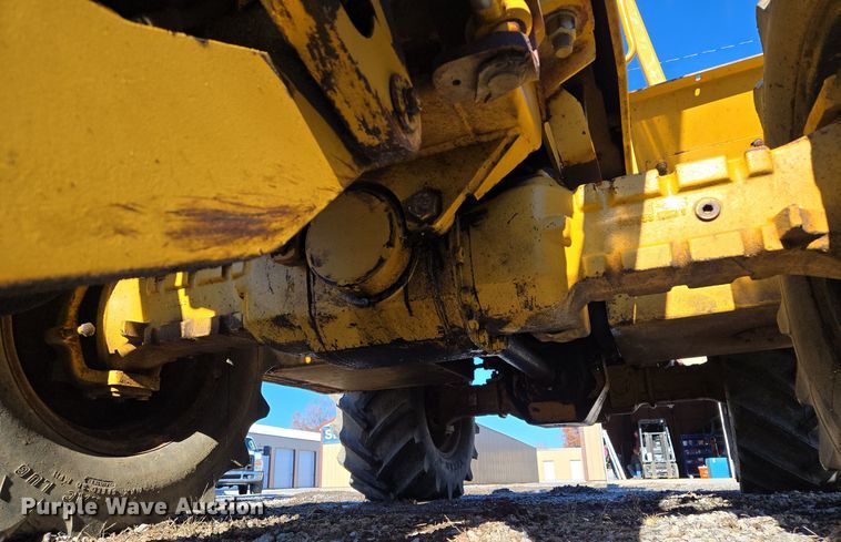 image for item EQ3729 1998 Vermeer  V-8550 trencher