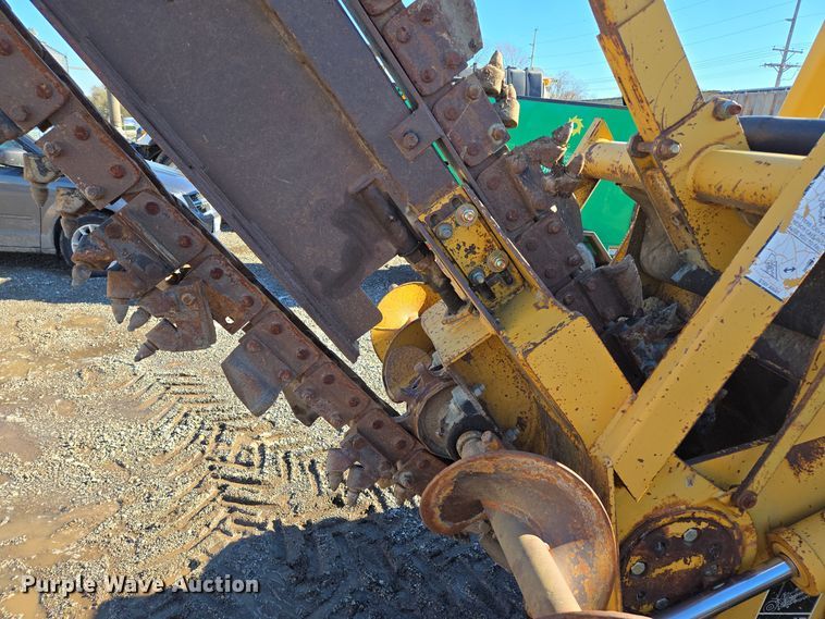 image for item EQ3729 1998 Vermeer  V-8550 trencher