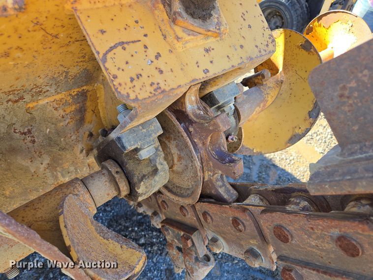 image for item EQ3729 1998 Vermeer  V-8550 trencher