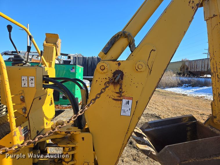 image for item EQ3729 1998 Vermeer  V-8550 trencher