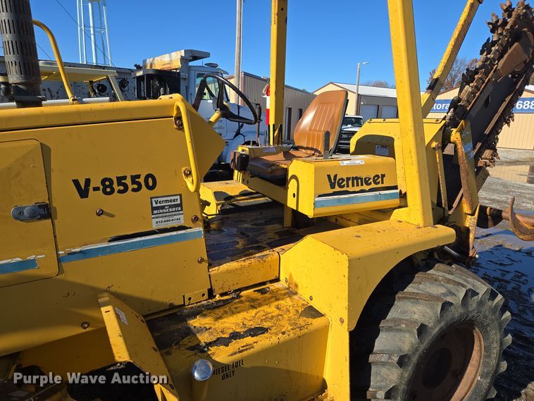 image for item EQ3729 1998 Vermeer  V-8550 trencher