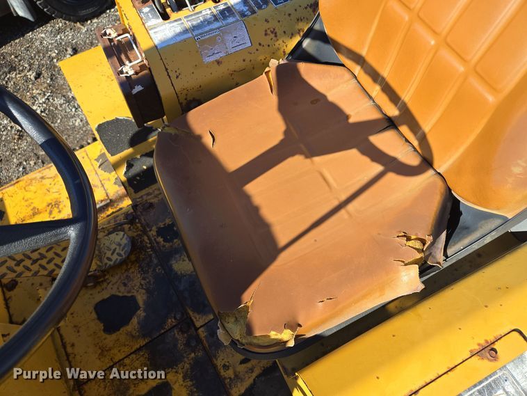 image for item EQ3729 1998 Vermeer  V-8550 trencher