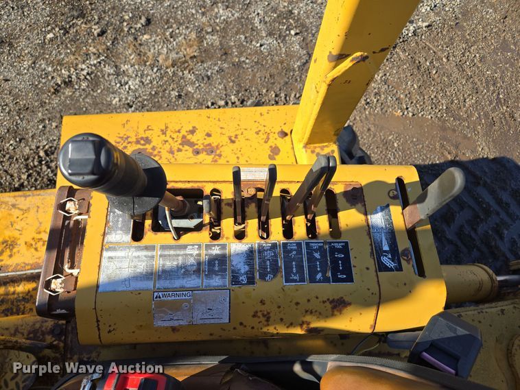 image for item EQ3729 1998 Vermeer  V-8550 trencher