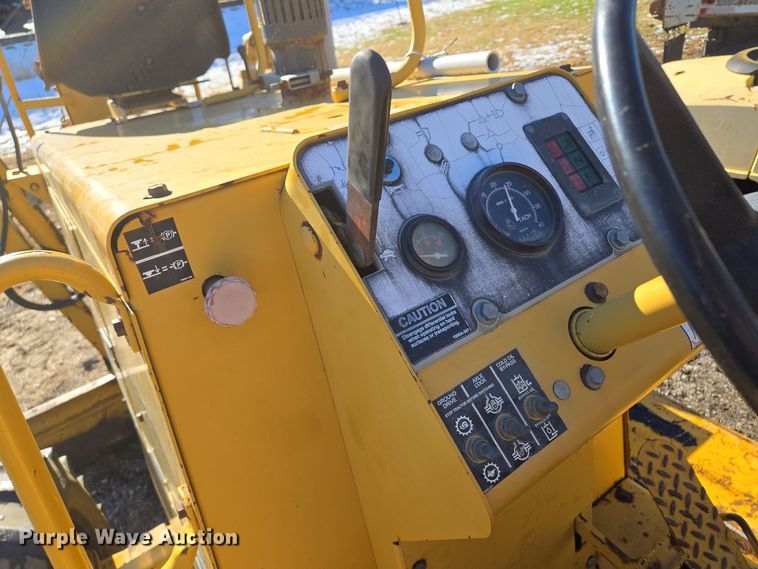 image for item EQ3729 1998 Vermeer  V-8550 trencher