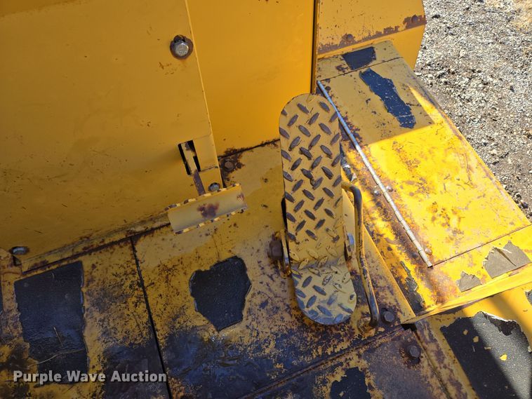 image for item EQ3729 1998 Vermeer  V-8550 trencher