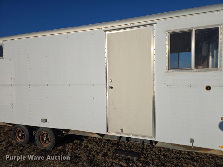 image for item EQ3747 1999 Wells Cargo office trailer 