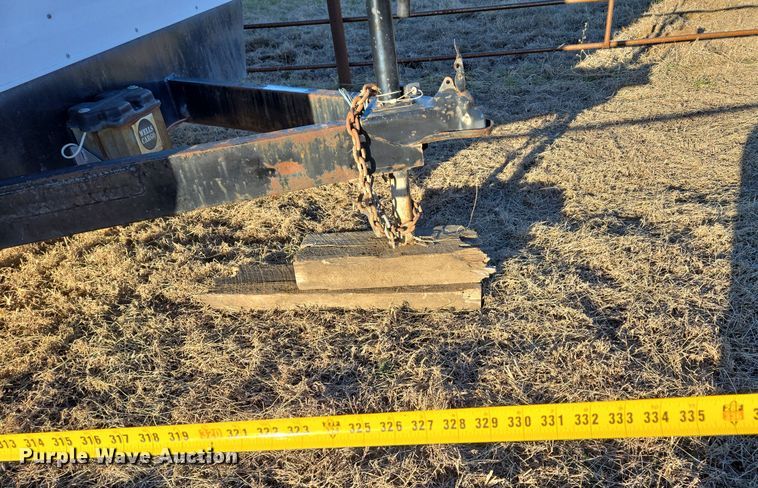 image for item EQ3747 1999 Wells Cargo office trailer 