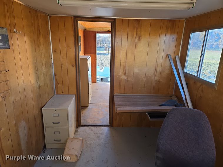 image for item EQ3747 1999 Wells Cargo office trailer 