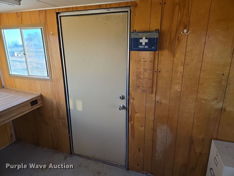 image for item EQ3747 1999 Wells Cargo office trailer 