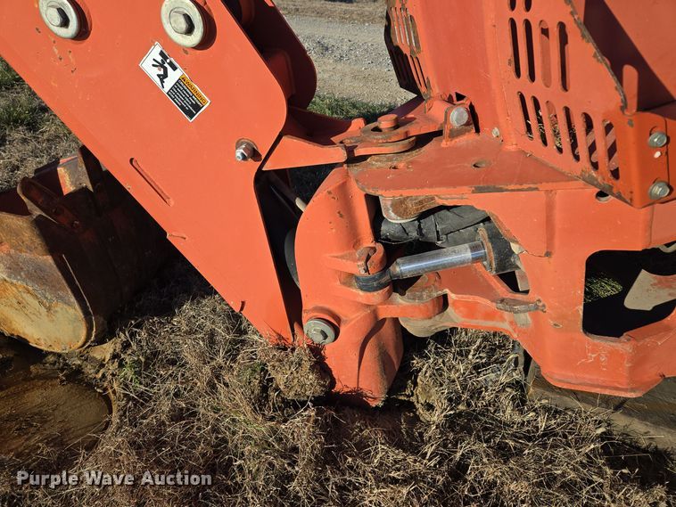 image for item EQ3748 2010 Ditch Witch  A920 backhoe