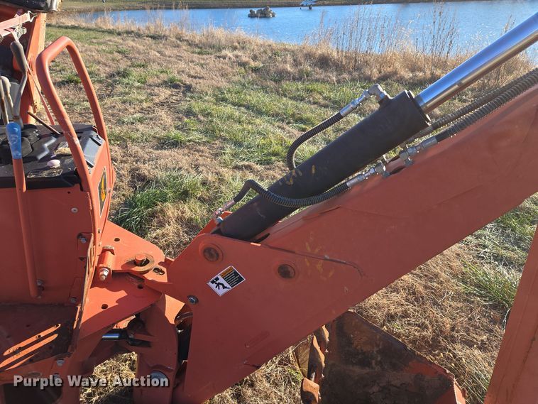 image for item EQ3748 2010 Ditch Witch  A920 backhoe