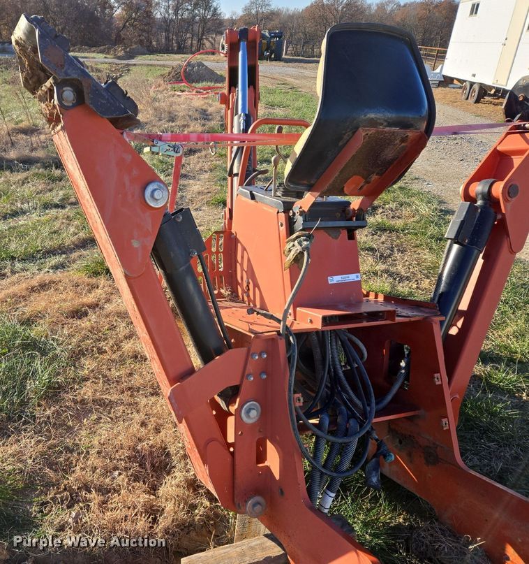 image for item EQ3748 2010 Ditch Witch  A920 backhoe