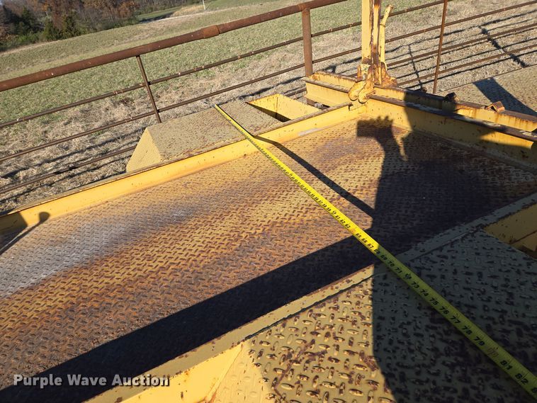 image for item EQ3753 2012 Lucon  pole trailer