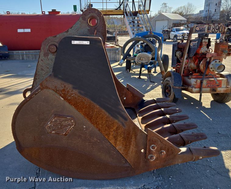 image for item EQ3758 Hensley  excavator bucket