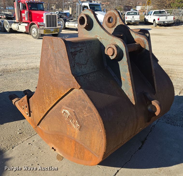 image for item EQ3758 Hensley  excavator bucket
