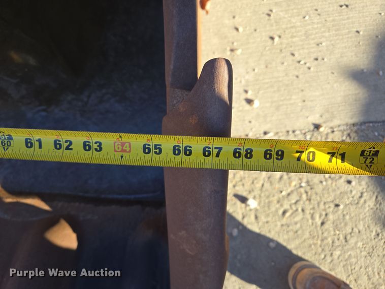 image for item EQ3758 Hensley  excavator bucket