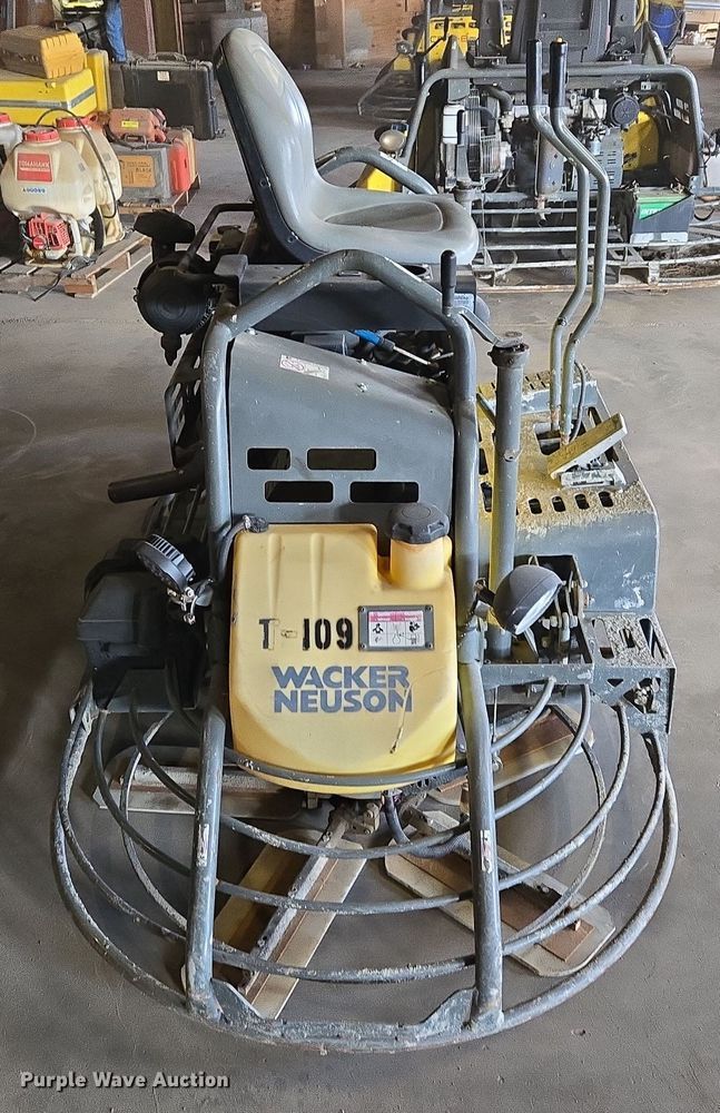 image for item EQ3804 2016 Walker Neuson CRT48-57K power trowel