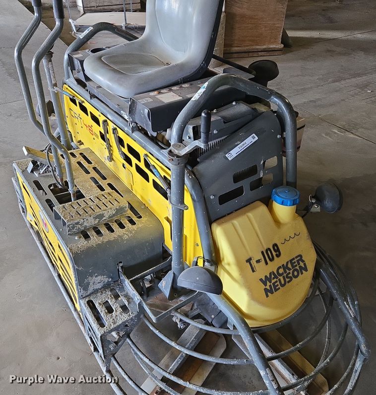 image for item EQ3804 2016 Walker Neuson CRT48-57K power trowel