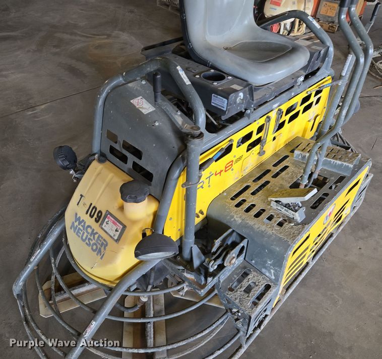 image for item EQ3804 2016 Walker Neuson CRT48-57K power trowel