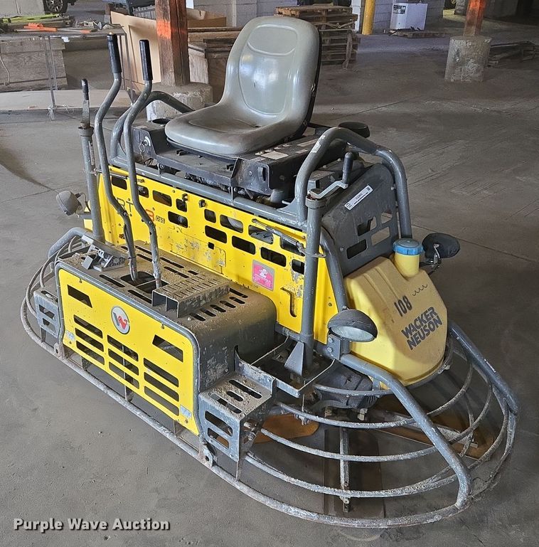 image for item EQ3805 2016 Walker Neuson CRT48-57K power trowel