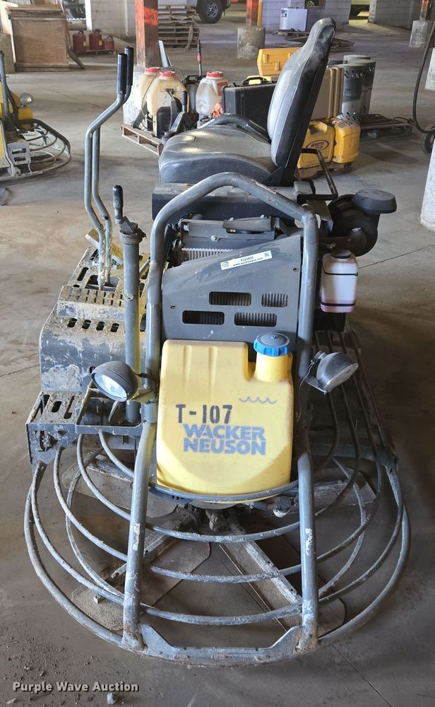 image for item EQ3806 2016 Wacker Neuson CRT48-57K power trowel