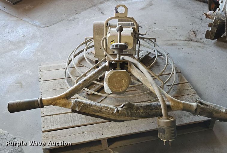 image for item EQ3824 Edco T364B-2L power trowel