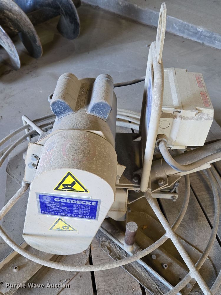 image for item EQ3824 Edco T364B-2L power trowel