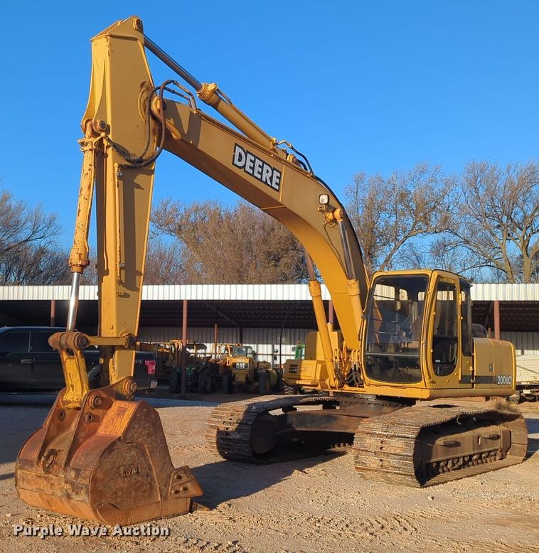 image for item ER1005 2001 John Deere 200LC excavator