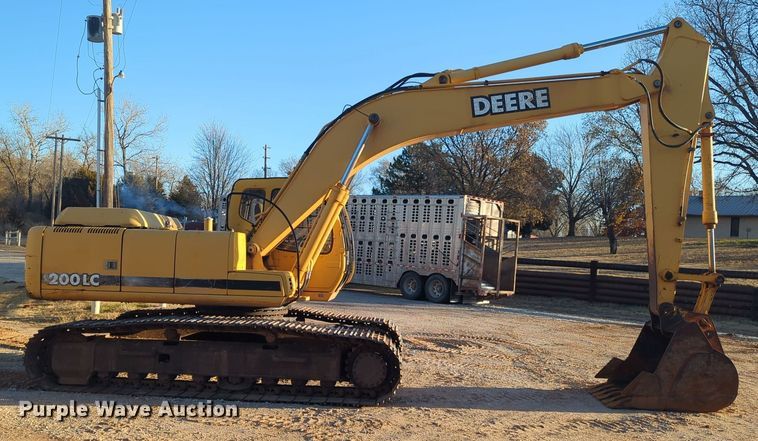 image for item ER1005 2001 John Deere 200LC excavator